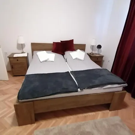 Vendeghaz A Kerekhegyi Pagonyhoz Zebegeny