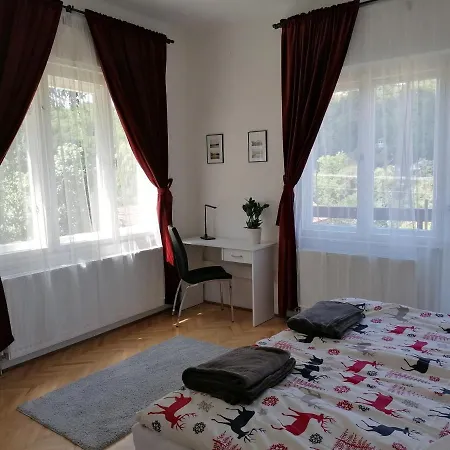 Vendeghaz A Kerekhegyi Pagonyhoz * Zebegeny