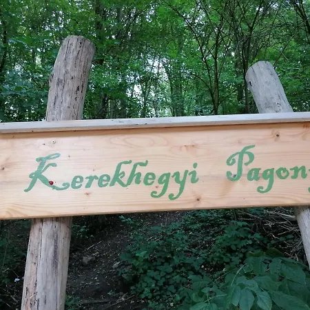 Vendeghaz A Kerekhegyi Pagonyhoz * Zebegeny