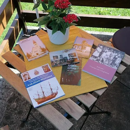 Vendeghaz A Kerekhegyi Pagonyhoz Zebegeny